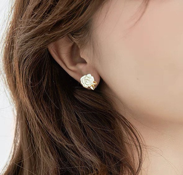 Enamel flower earrings